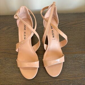 Anne Klein Womens Patent Nude Heel Sandal 8